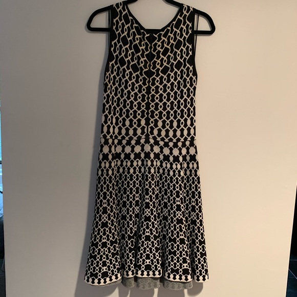 Alice + Olivia Black White Geometric Knit Dress M - Picture 6 of 7